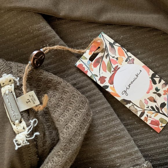 Gimmicks by Buckle Top - Picture 7 of 10